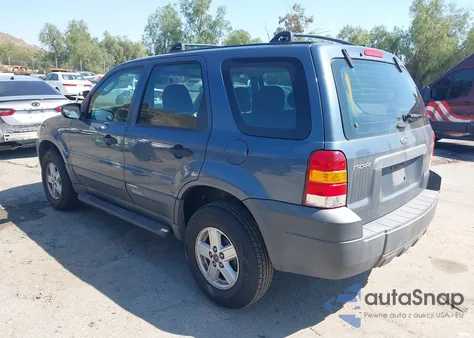 2005 Ford Escape Xls z USA, uszkodzony, nr VIN 1FMYU02Z55KA35384